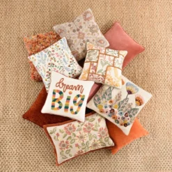 Embroidered Ditsy Floral Cushion -EGLO Shop 30828665 alt08