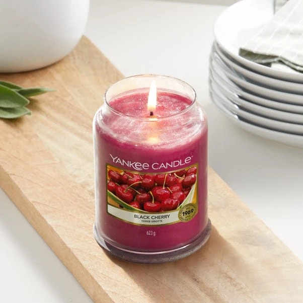 Yankee Candle Black Cherry Original Large Jar Candle 3 Yankee Candle Black Cherry Original Large Jar Candle - Image 3