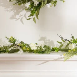 Artificial White Floral Daisy Garland